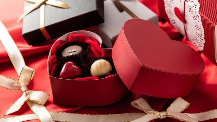 Lễ Tình nhân Valentine 14/2 ai tặng quà cho ai? (Ảnh: History)