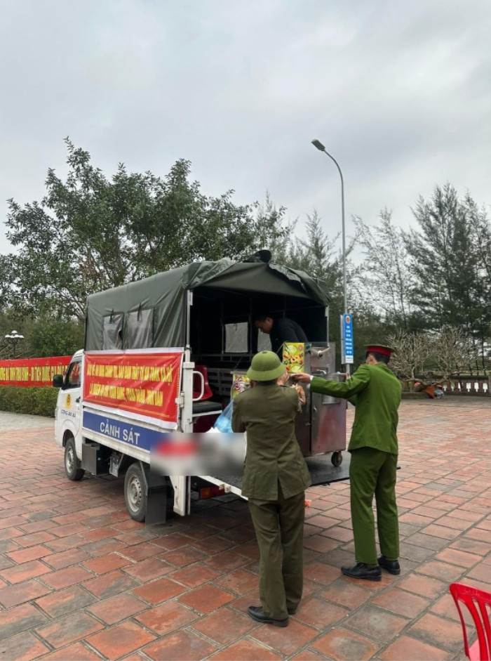 Xôn xao quán nước mía ở Đền Trần lấy nước uống thừa của khách trước bán cho khách sau Ảnh 2