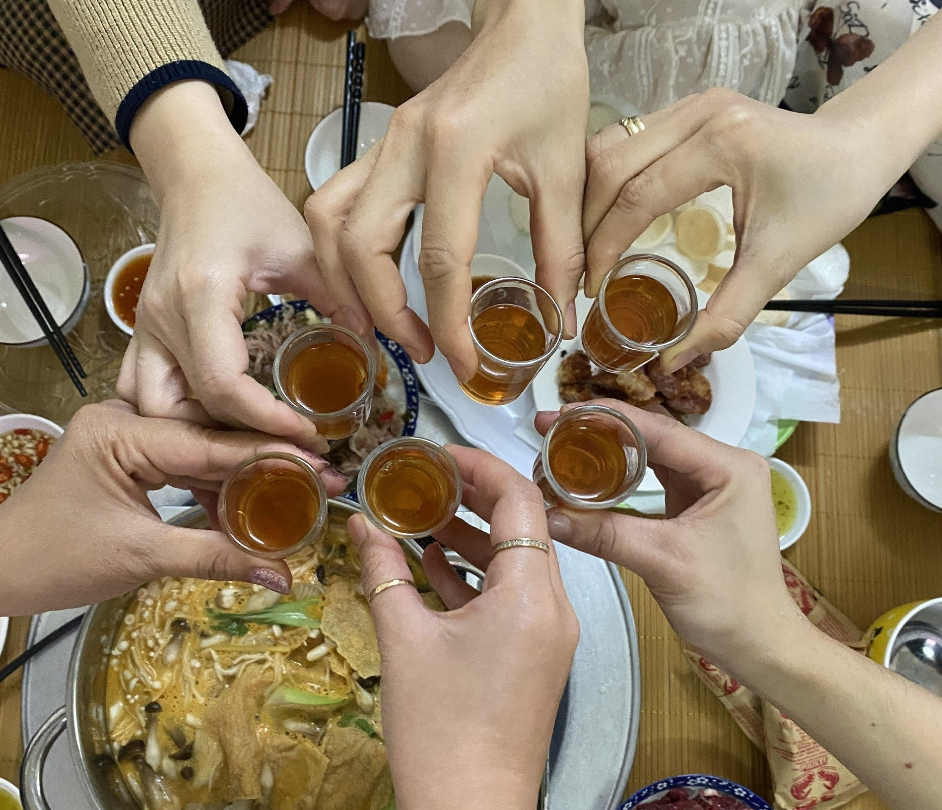 Hai vợ chồng tử vong sau khi nhậu 3 ngày 3 đêm hết 30 lít rượu