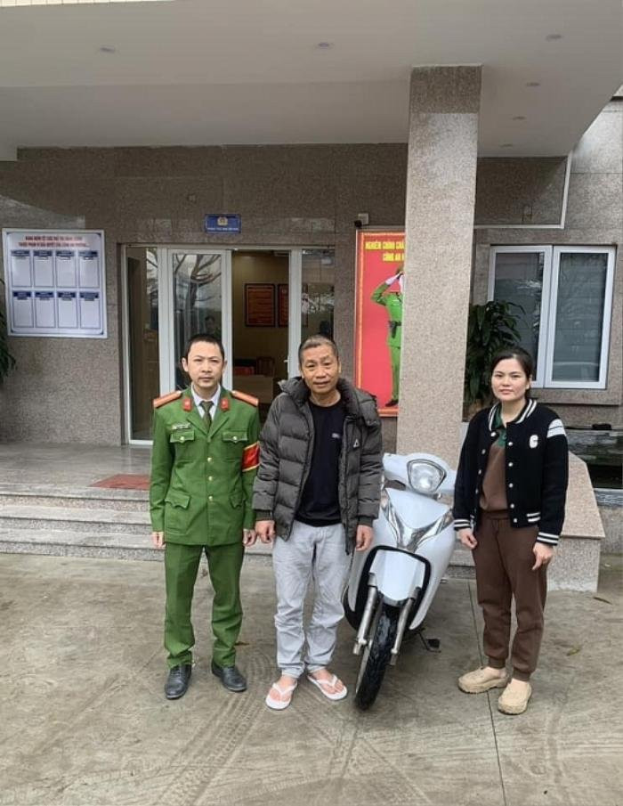 Say rượu để quên xe máy đắt tiền ở con ngõ, người đàn ông nhận cái kết có hậu Ảnh 1