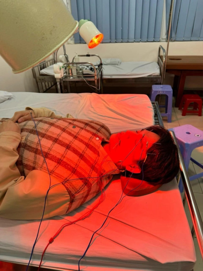 Ca sĩ Nguyễn Trần Trung Quân bị liệt nửa mặt, phải nhập viện cấp cứu Ảnh 1
