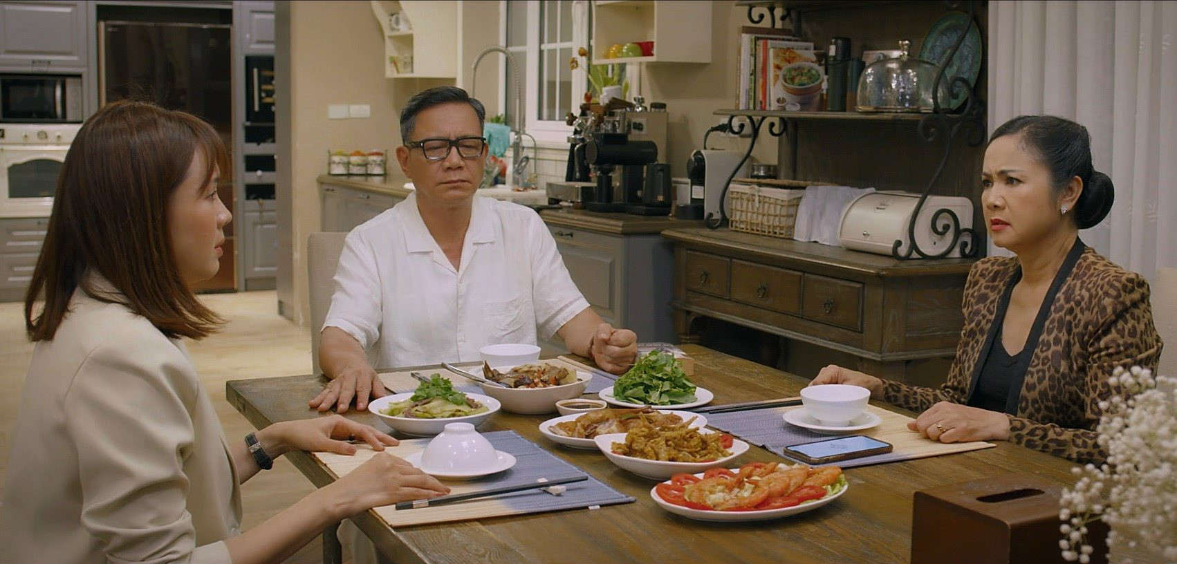 NSND Thu Hà: Áp lực khi bị giao vai ác trong Trạm cứu hộ trái tim - Ảnh 1.