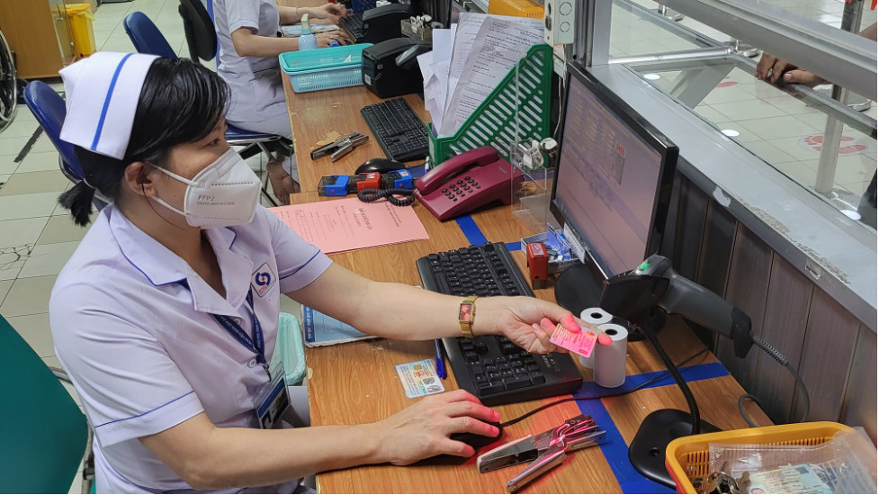 Người dân đi khám, chữa bệnh BHYT chỉ cần mang căn cước công dân gắn chip