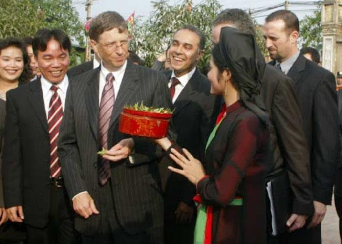 Bill Gates cùng bạn gái du lịch Việt Nam Ảnh 1