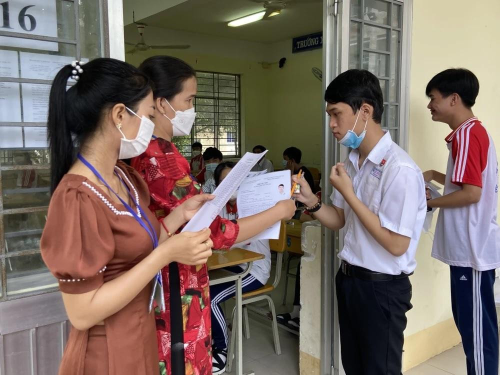 Những vật dụng bị cấm mang vào phòng thi tốt nghiệp THPT 2024