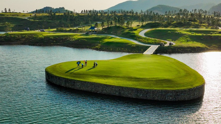 Chủ đầu tư sân golf Thanh Lanh "ôm" hàng trăm ha đất nhưng nộp thuế... nhỏ giọt ảnh 1
