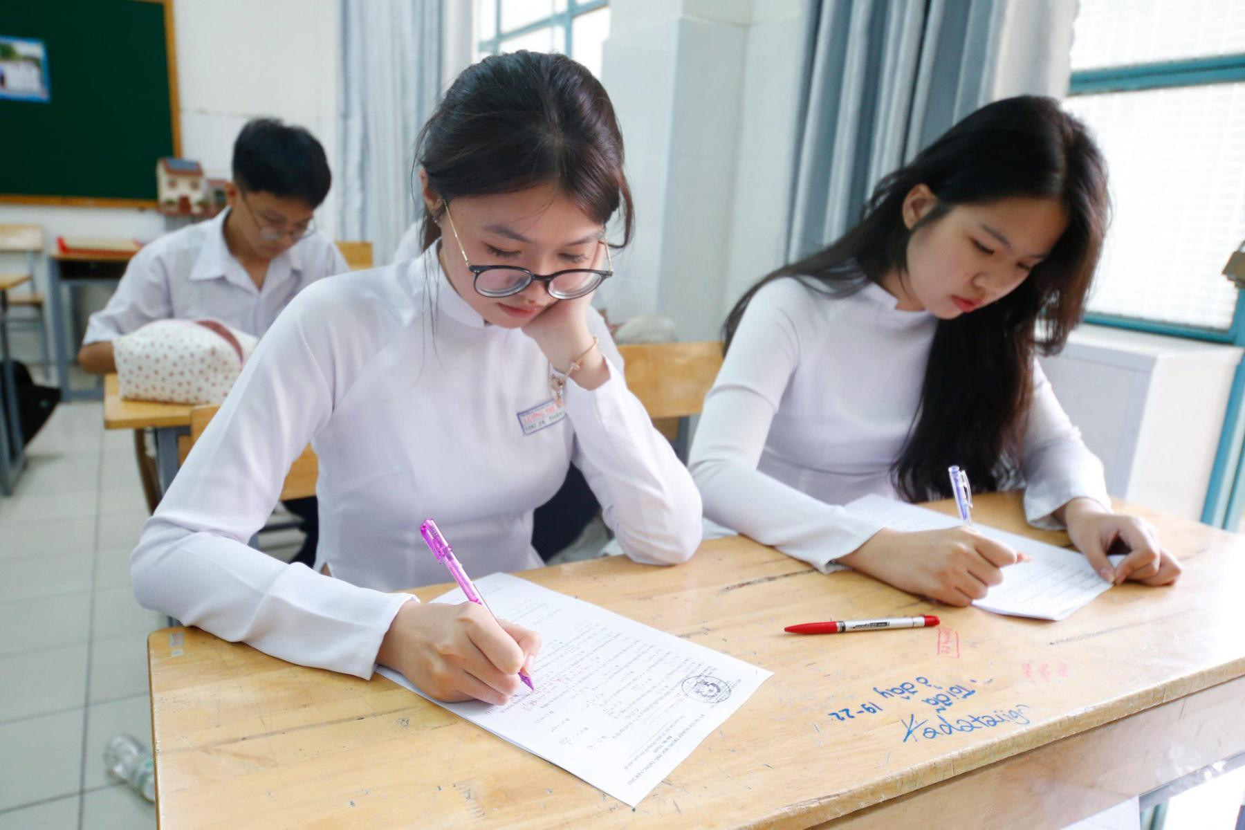 Thư viện đề thi tốt nghiệp THPT năm 2025 sẽ được tổng hợp từ đề khảo thí của địa phương