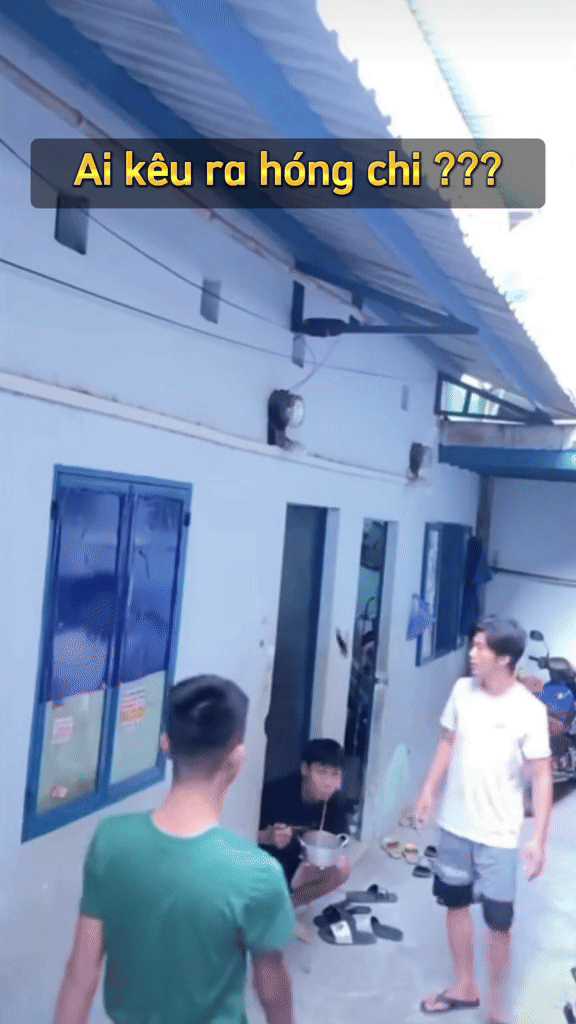 Đang ăn mỳ tôm trước cửa phòng trọ, thanh niên gặp cảnh dở khóc dở cười Ảnh 1