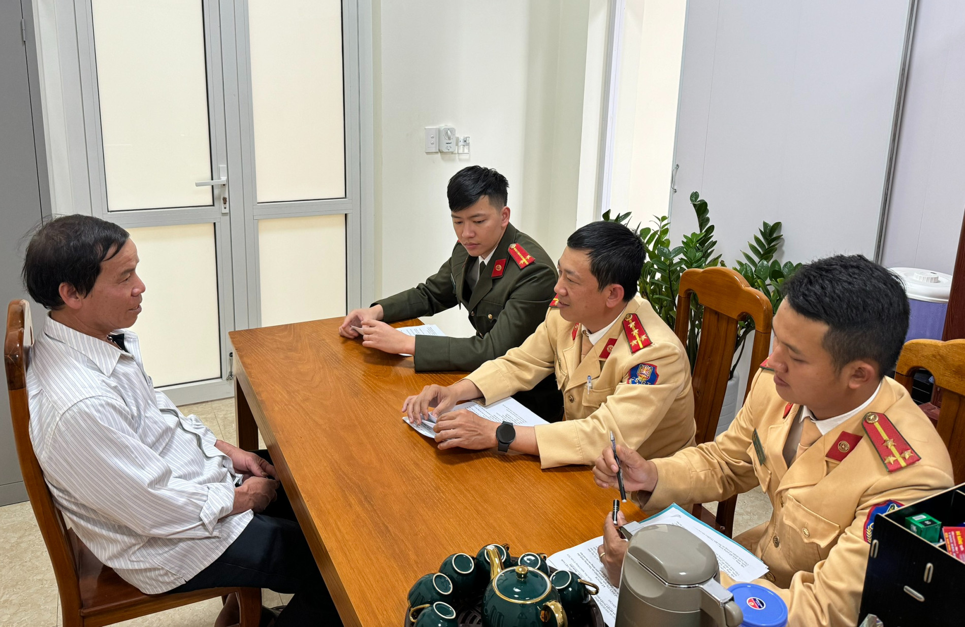 Quảng Bình: Bị xử phạt vì "báo chốt" tuần tra của CSGT - Ảnh 1.