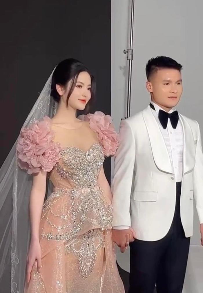 Vợ Quang Hải than thở: Không sinh ra ở vạch đích nên cố gắng gấp nhiều lần Ảnh 2