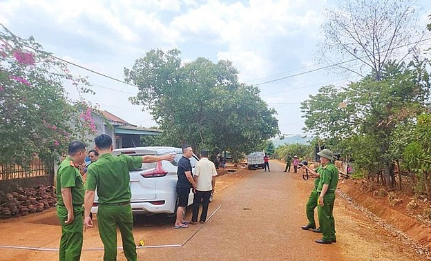 Công an huyện Đức Cơ dựng lại hiện trường vụ bắt người trái pháp luật. Ảnh: CACC
