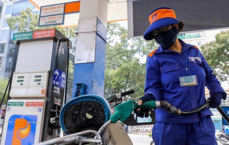 Bộ Công thương đề xuất doanh nghiệp tự quyết giá xăng dầu