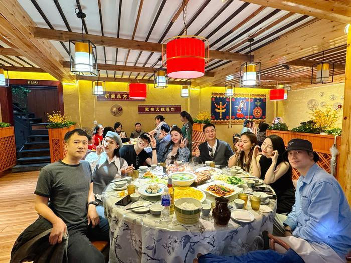 Việt Anh và một nữ diễn viên 'dính như sam' dù một mực phủ nhận chuyện hẹn hò Ảnh 1