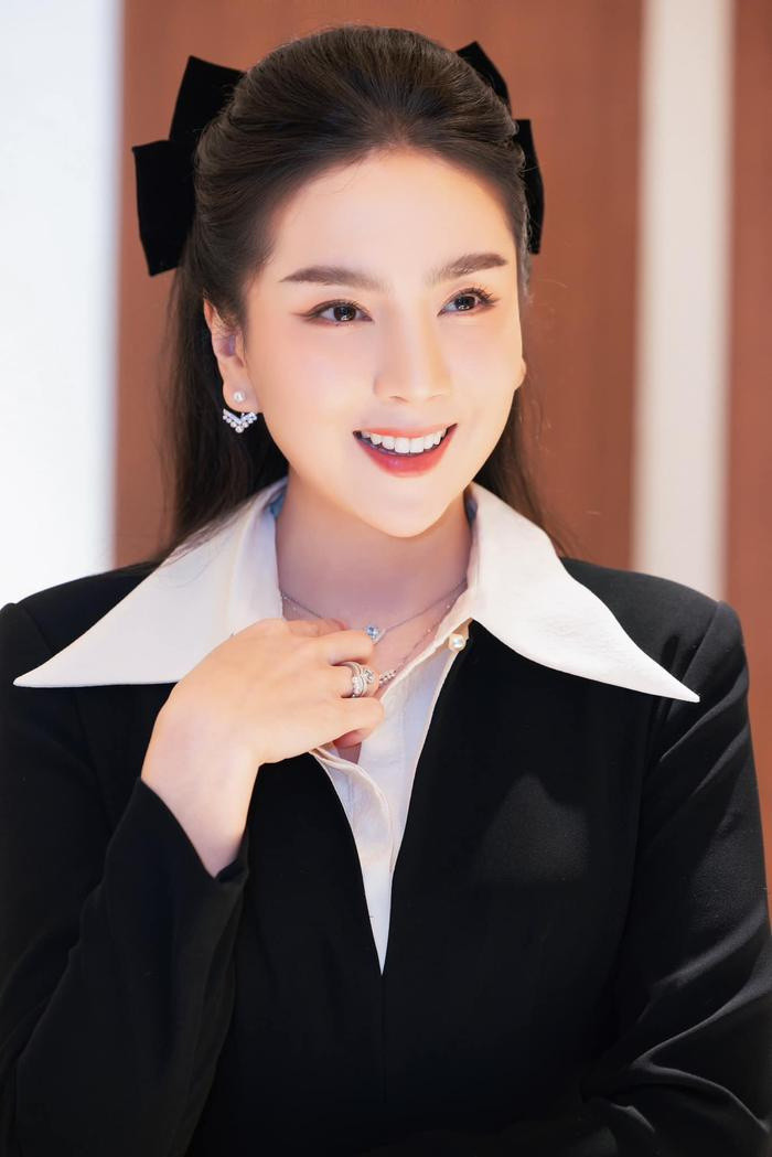 Có thể là hình ảnh về 1 người