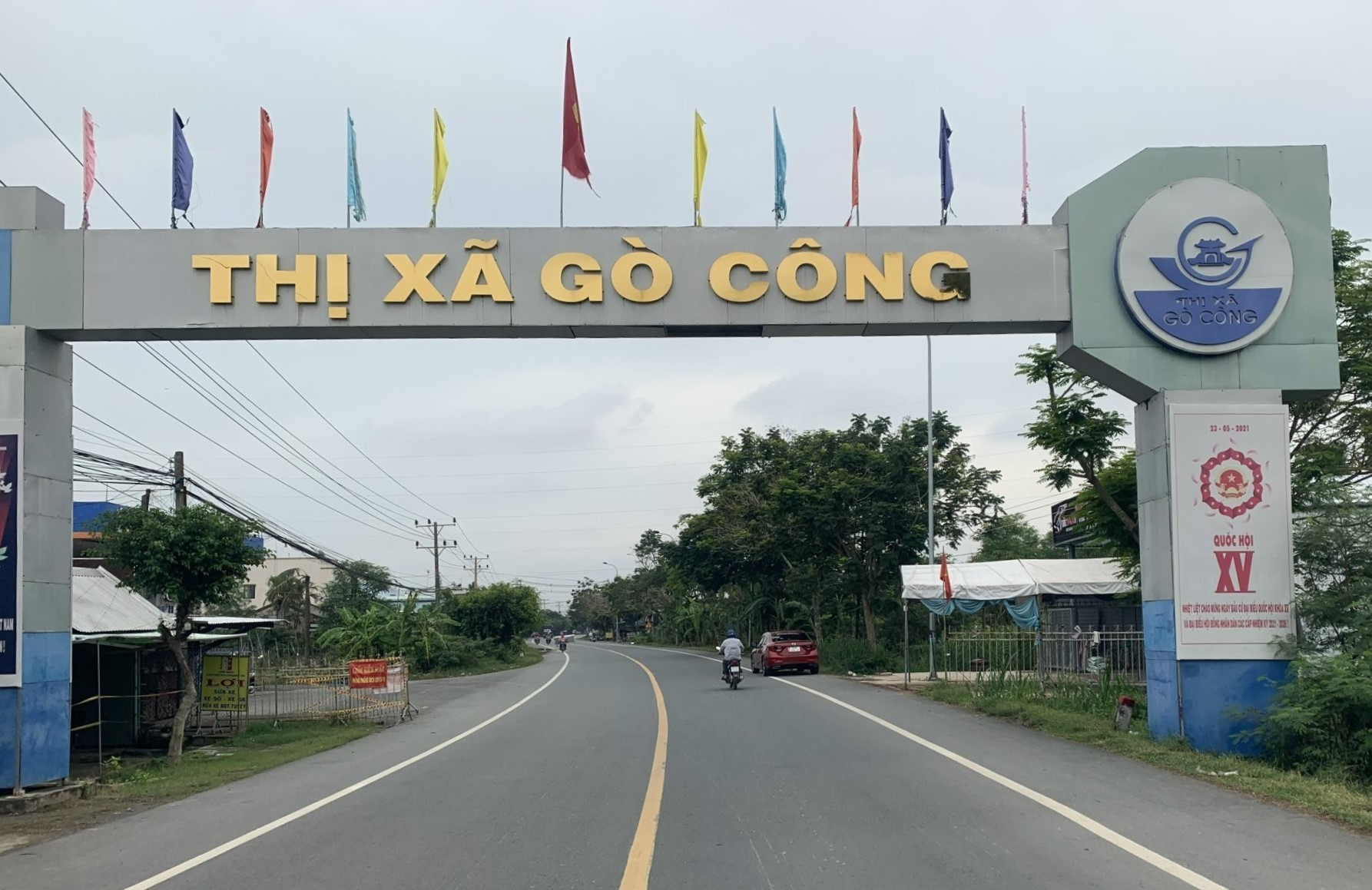 thi-xa-go-cong-thay-ao-moi-thanh-pho-go-cong-4a-1714605294.jpg