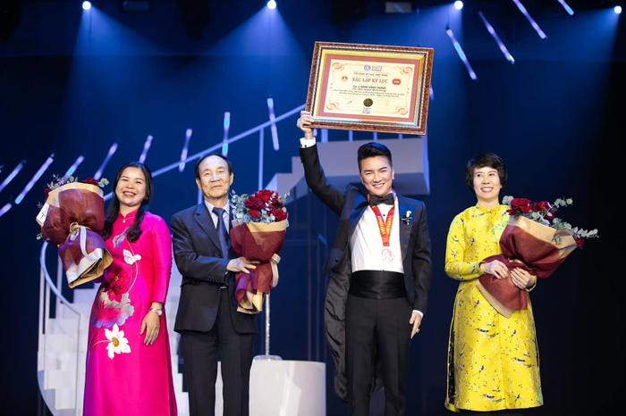 Đàm Vĩnh Hưng lập kỷ lục mới với liveshow bolero cuối cùng Ảnh 1