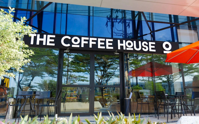 The Coffee House nói gì khi kính rơi đè nữ bác sĩ gây nguy cơ liệt nửa người Ảnh 1