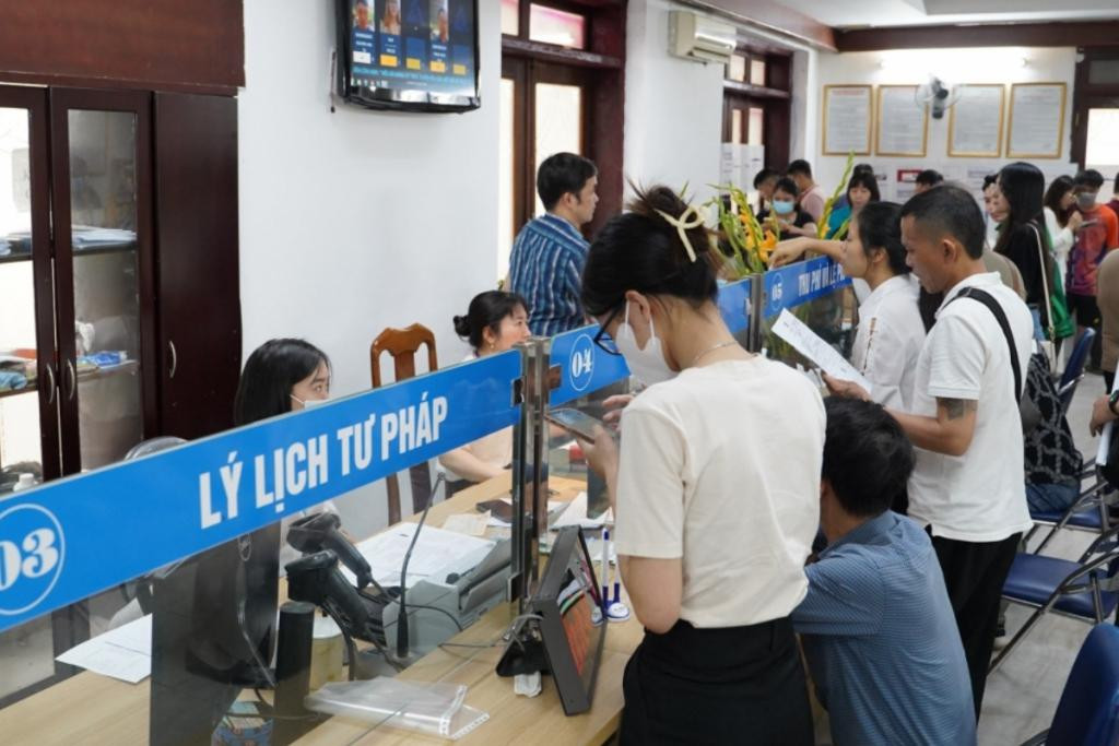 Hà Nội đề xuất miễn phí cấp phiếu lý lịch tư pháp qua ứng dụng VNeID