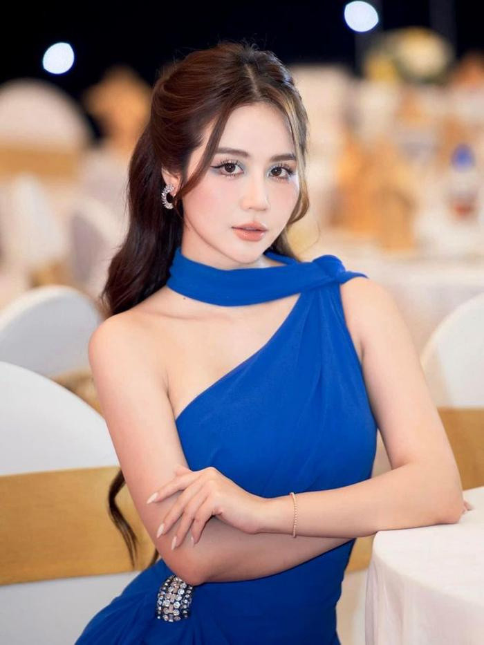 Huyền Lizzie 'học' Quỳnh Kool khoe ảnh bikini nhưng bị bóc lỗi photoshop quá đà Ảnh 4