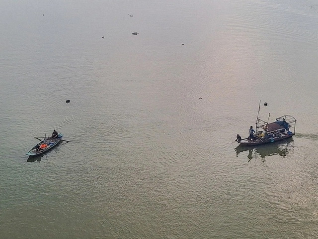 Bắc Ninh: Công an vào cuộc vụ 2 nữ sinh lớp 9 nghi nhảy cầu tự tử trên sông Đuống