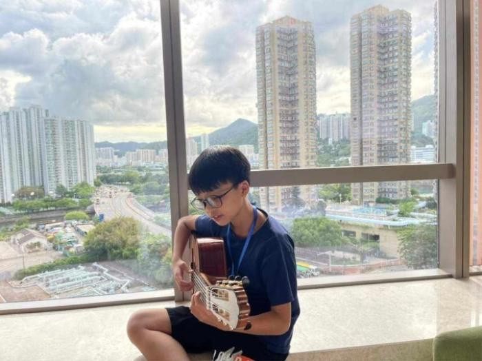 Lỡ làm gãy kính của bạn, cậu bé lớp 6 gây bão mạng xã hội bởi hành động tuyệt vời Ảnh 4