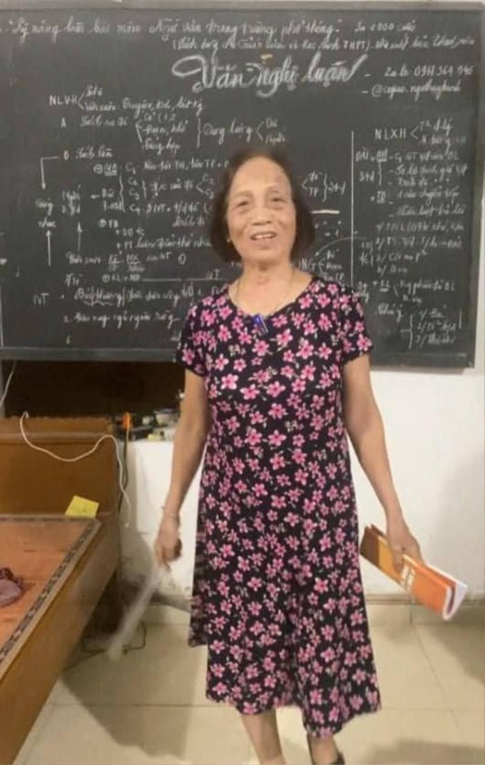 Cô giáo về hưu chơi TikTok cực chất, dạy Văn 'siêu đỉnh' khiến học sinh mê mẩn Ảnh 4