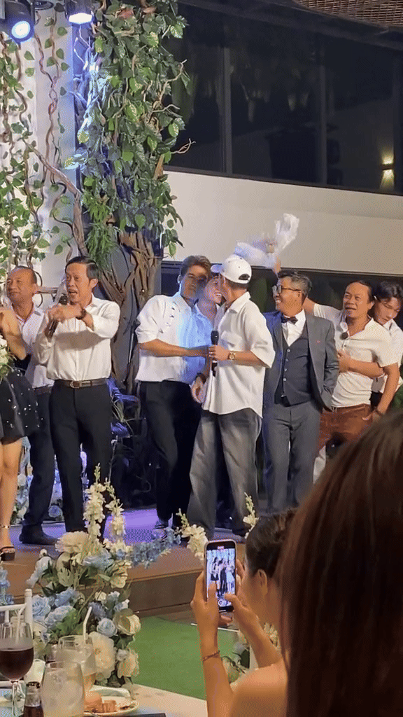 NS Hoài Linh xuất hiện ca hát tại đám cưới đồng nghiệp, diện mạo hiện tại có sự thay đổi Ảnh 2