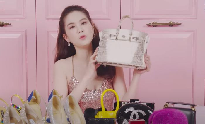 'Hoa hậu rửa chân cho chồng' bất ngờ khoe lại chiếc túi từng gây sóng gió cho Ngọc Trinh Ảnh 3