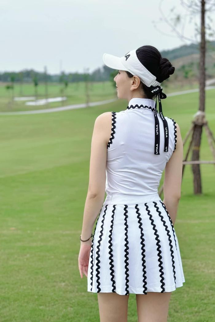 Mai Ngọc chơi môn thể thao nhà giàu, 'flex' đường cong chữ S Ảnh 2