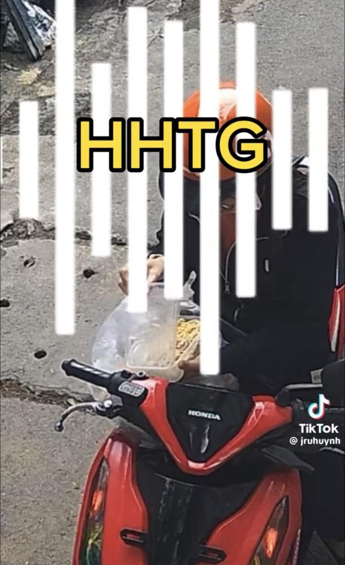 Giao hàng không gặp khách, shipper mở đồ ra 'ăn vụn', chủ nhà check camera cảnh báo Ảnh 1