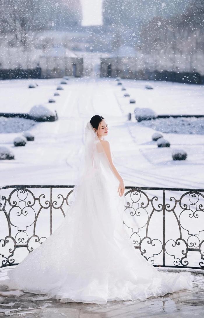 Midu để lộ vòng 2 to bất thường trước thềm đám cưới ở Sài Gòn Ảnh 3