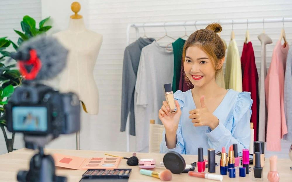 Livestream bán hàng trên mạng phải nộp thuế