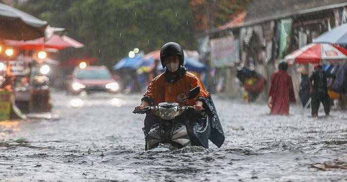 Bão số 1 đã suy yếu thành áp thấp nhiệt đới, diễn biến thời tiết ra sao? Ảnh 1