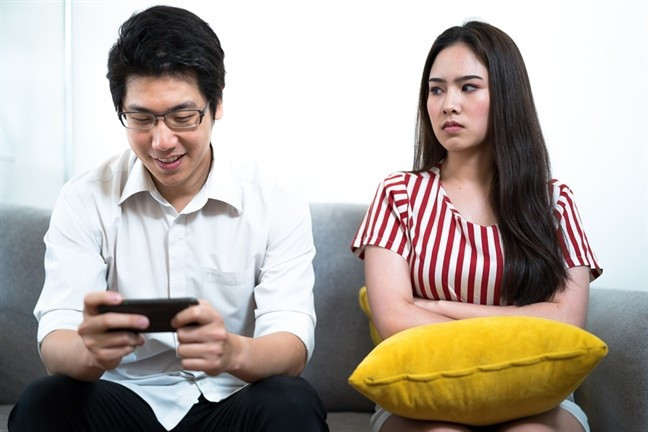 Ngay khi biết chồng dùng hết số tiền kiếm được nuôi vợ cũ, tôi đưa thêm cho anh 500 triệu - 2