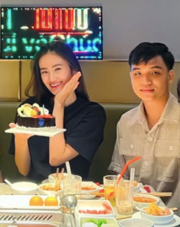 Hoa hậu Ý Nhi tổ chức lễ ăn hỏi với bạn trai sau 6 năm hẹn hò? Ảnh 5