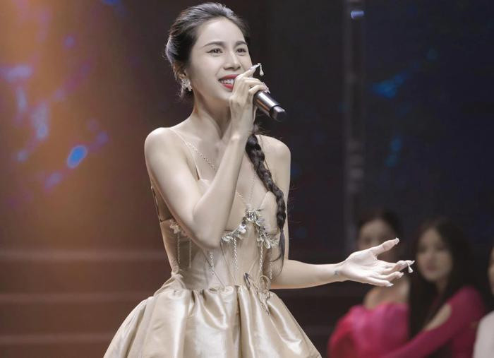 Ca sĩ Thủy Tiên gặp trục trặc tình cảm? Ảnh 1