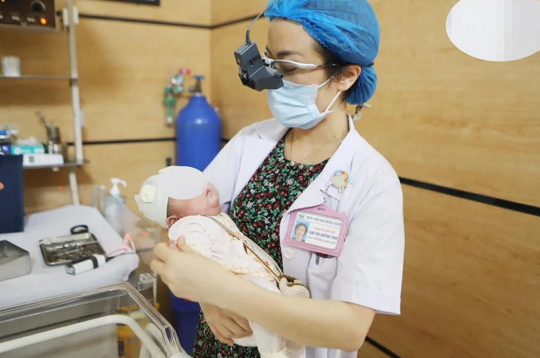 Bé sinh non 650g được nuôi sống kỳ tích
