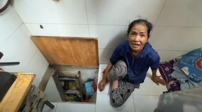 Độc lạ căn nhà vỏn vẹn 1m2 ở Sài Gòn, sinh hoạt đi vệ sinh phải nhờ hàng xóm Ảnh 1