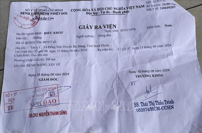 Giấy ra viện của bệnh nhân Điểu KRốt. Ảnh: TTXVN phát