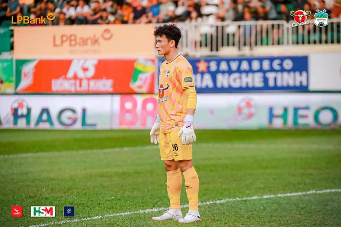 Thủ môn Bùi Tiến Dũng sẽ được bầu Đức 'thưởng to' với hợp đồng mới Ảnh 1