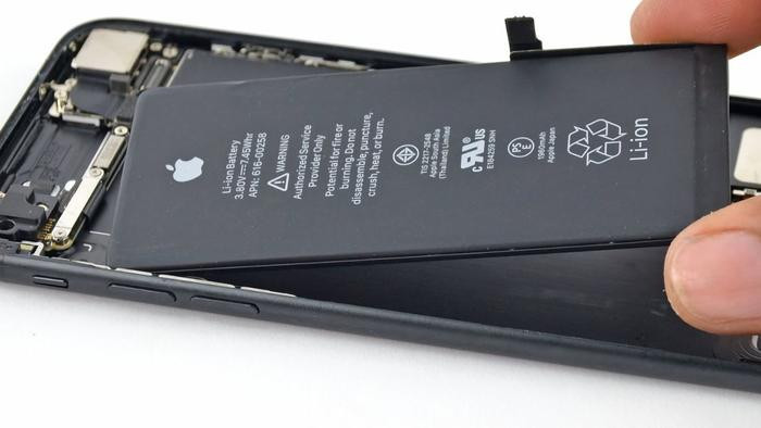 iPhone 16 có thể sử dụng pin rời Ảnh 1