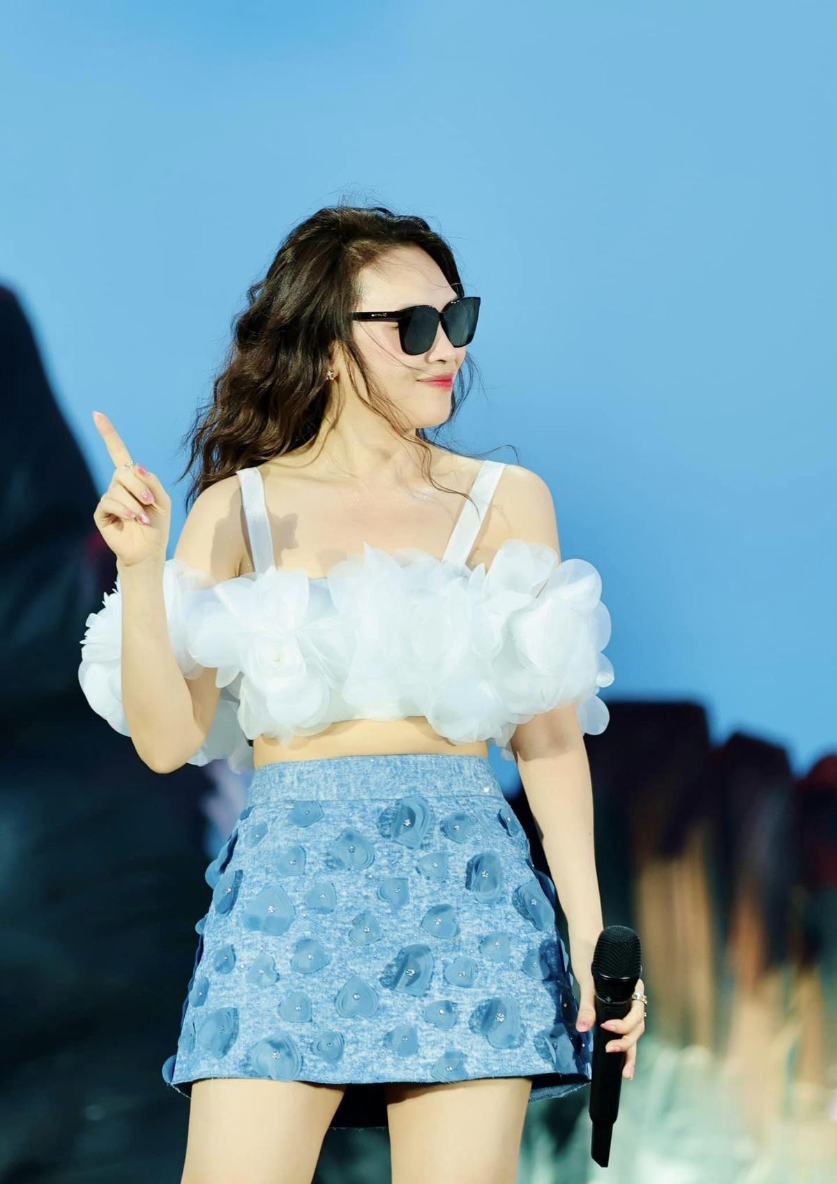 Mỹ Tâm tái hợp người đàn ông đặc biệt trong liveshow Đà Nẵng Ảnh 4