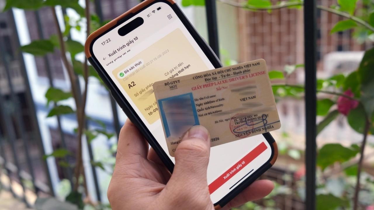 Người vi phạm giao thông sẽ bị tạm giữ giấy tờ online trên VNeID