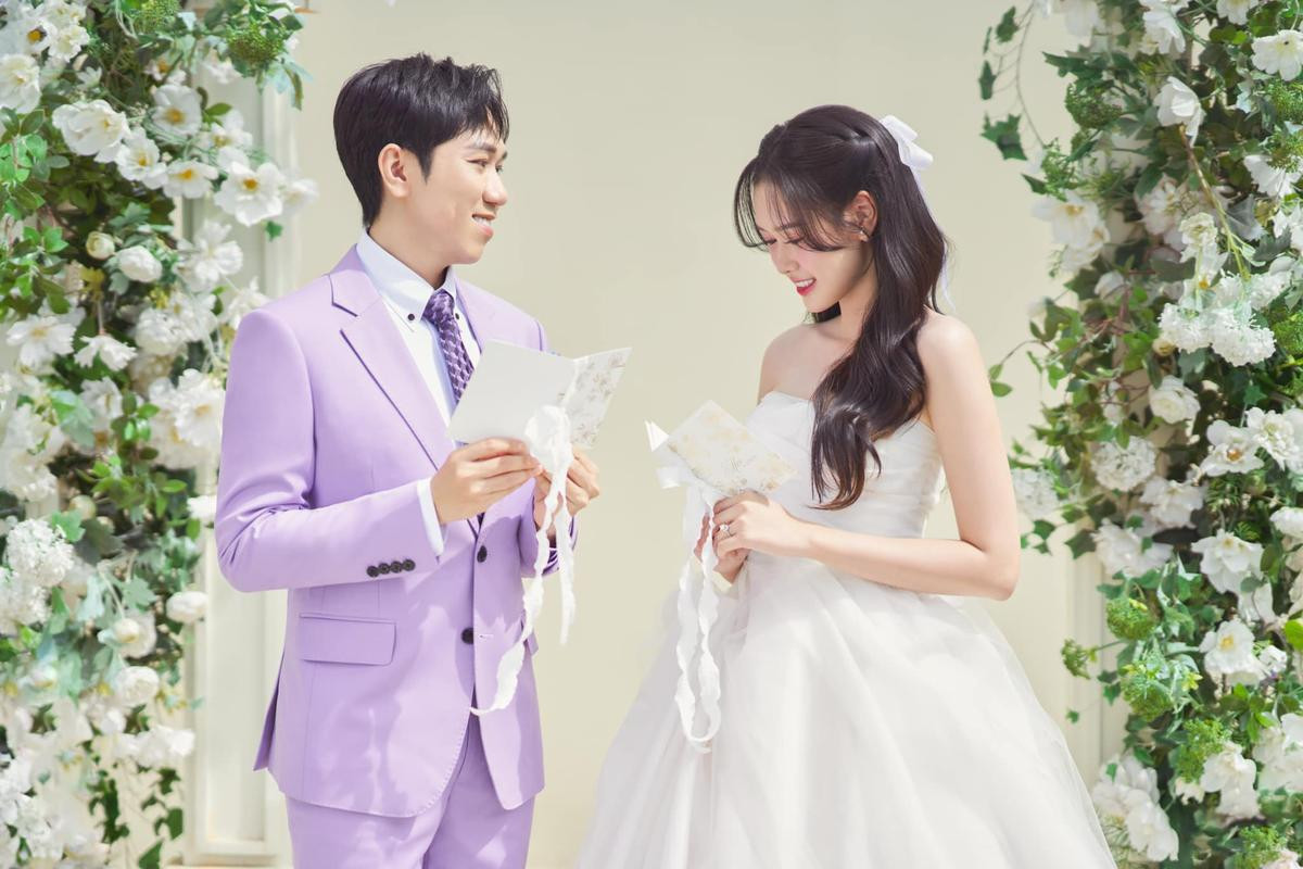 Có thể là hình ảnh về 2 người và đám cưới