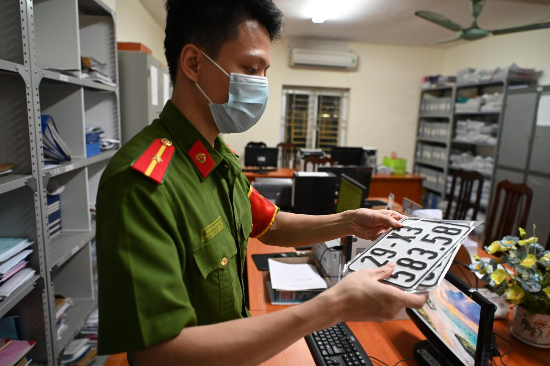 Từ 01/8/2024 có thể bấm biển số xe trên ứng dụng định danh điện tử VNeID