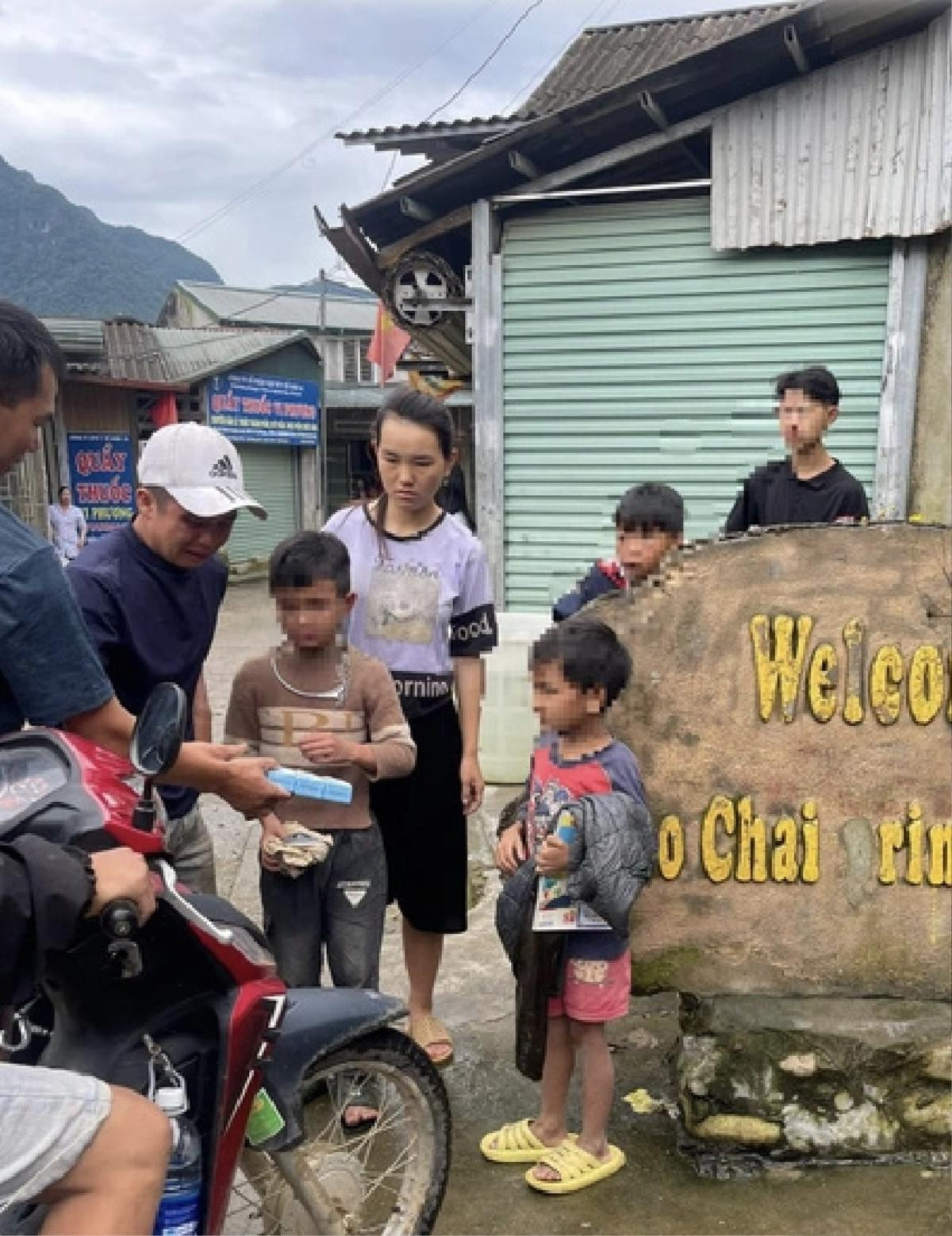Leo lên 'tầng tum' của trường tiểu học để chơi, 2 cậu bé mắc kẹt suốt 3 ngày và màn sinh tồn ngoạn mục Ảnh 2