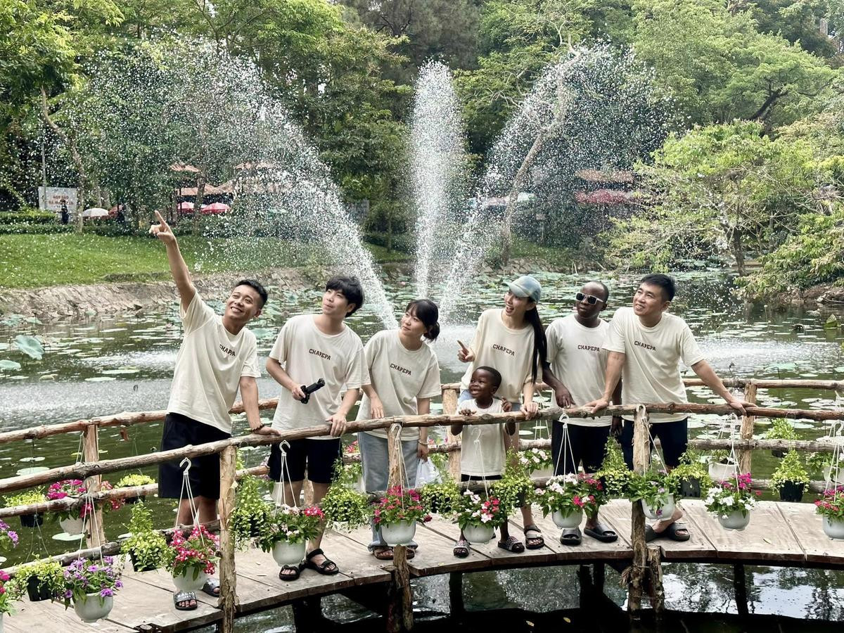 Lôi Con bất ngờ thành nàng tiên cá da đen khiến netizen thích thú Ảnh 2