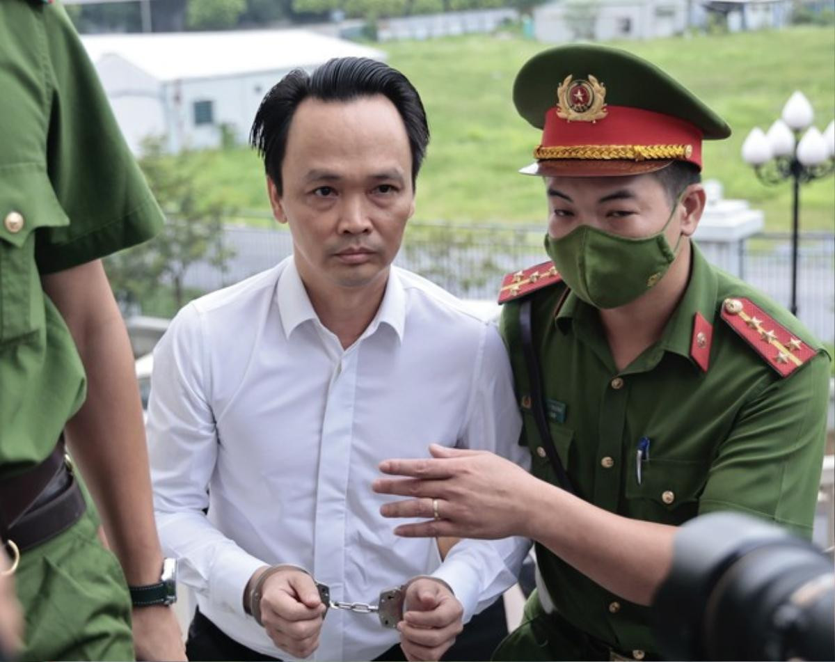 Cựu Chủ tịch Tập đoàn FLC Trịnh Văn Quyết ra tòa Ảnh 1