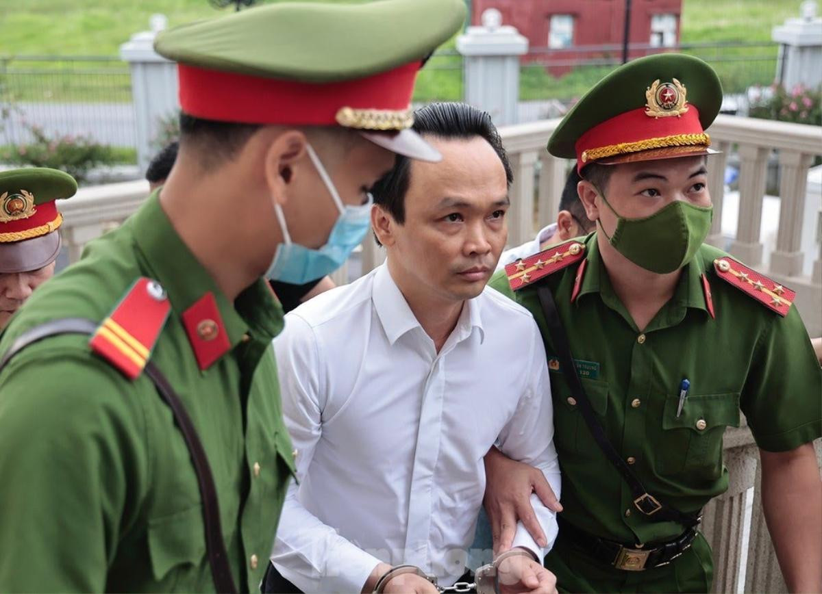 Cựu Chủ tịch Tập đoàn FLC Trịnh Văn Quyết ra tòa Ảnh 2