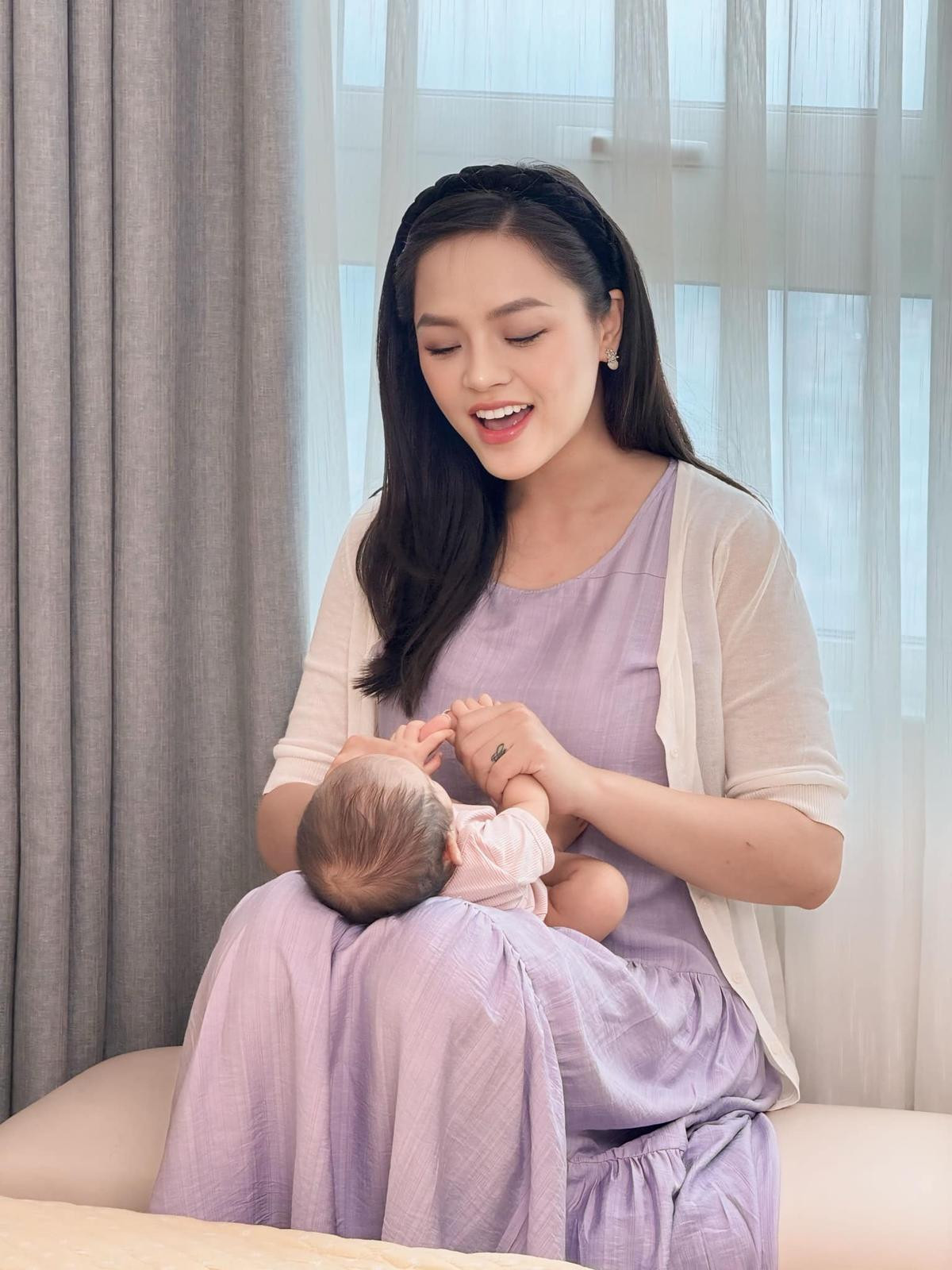 Thu Quỳnh chính thức tái xuất sau hơn 2 tháng sinh Rồng con Ảnh 3